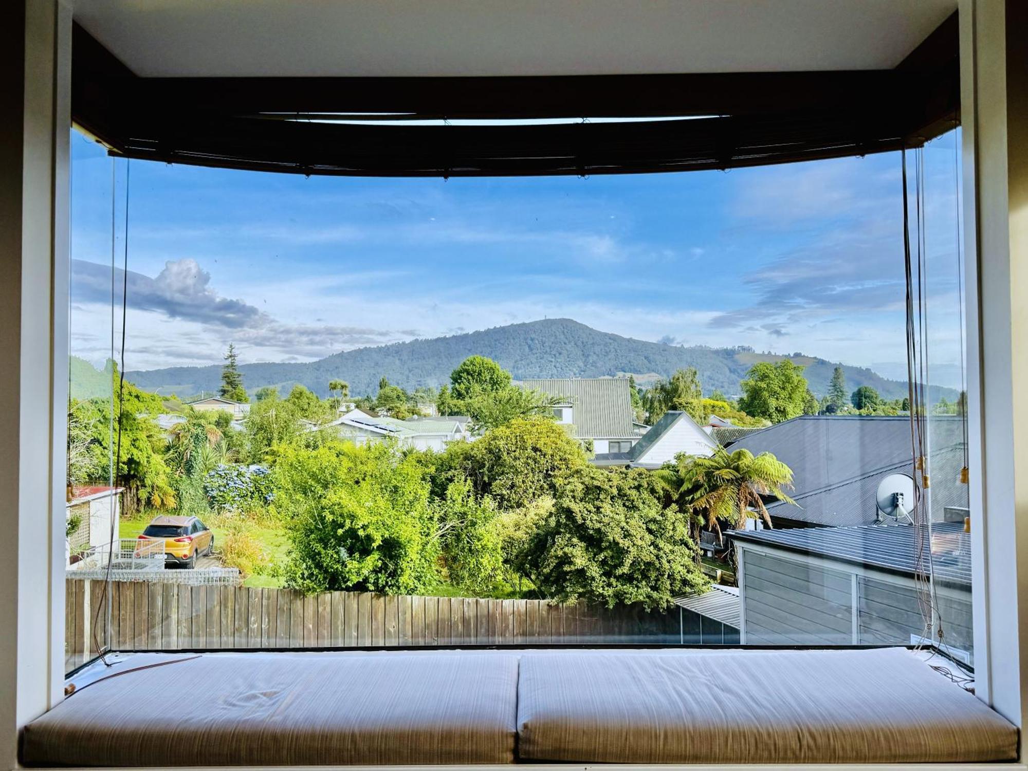 Spacious Retreat With Mountain View Rotorua Kültér fotó